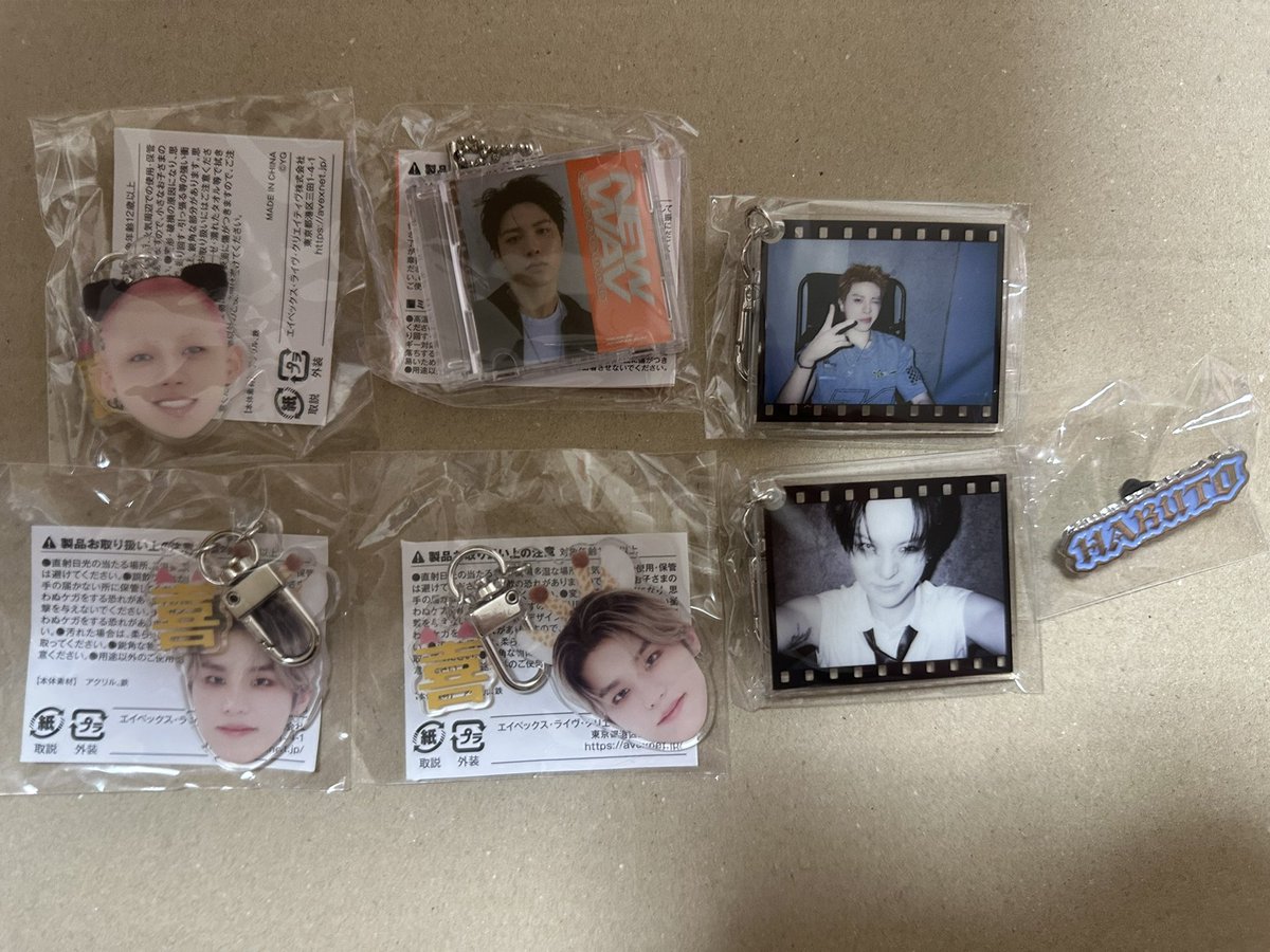 ASTRO_clover06's tweet photo. @l99942l ヒョンソクを所持しております。ヨシくんと郵送にて交換可能でしょうか？ https://t.co/aE7csqBGcd