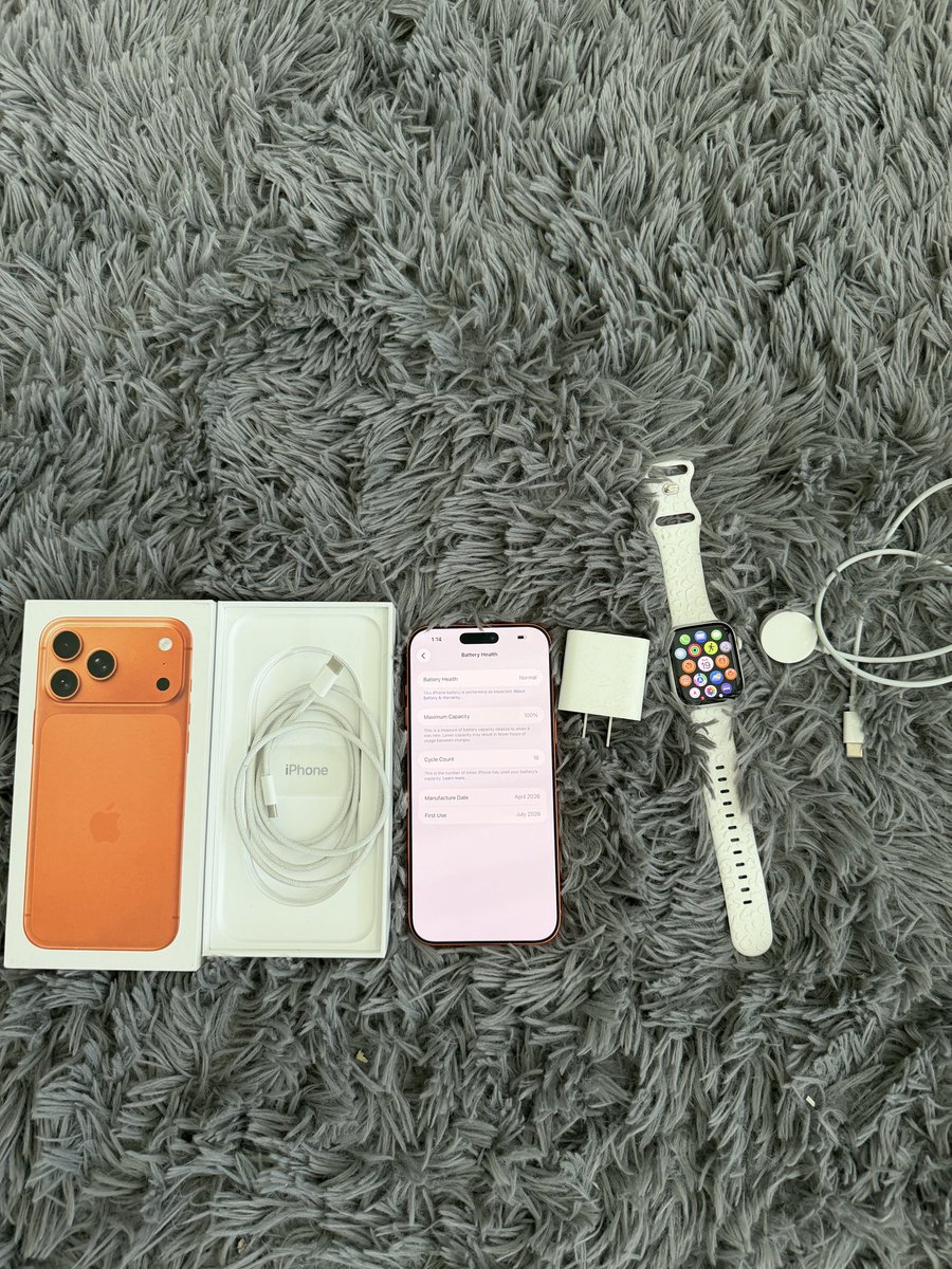 tech_twi's tweet photo. iPhone 17 Pro Max 256GB Unlocked with Series 8 45MM. No scratch on both excellent condition. 

Price for both 17,700ghc including delivery to your location. 

WhatsApp 0550341226 https://t.co/pQyLJyrzM0