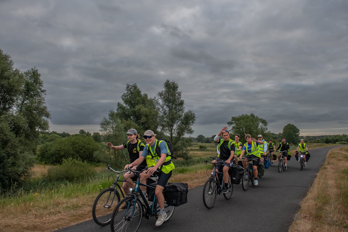 MarcWezema75157's tweet photo. #vrtweer #weerfoto #fietsweer #Chiro op weg naar de kampplaats nog 130 km te gaan #wolken #nikonphotography #weatherphotography @Weerbord @MeteovistaBe #Grembergen 07u06 https://t.co/NWOvwOvPVS