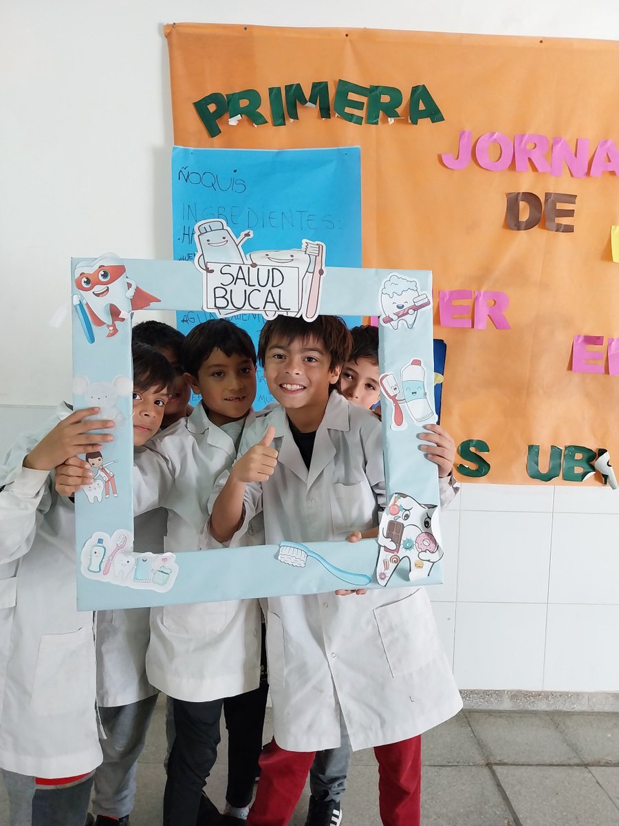 RegSanII's tweet photo. 🪥🦷Taller de salud bucal y alimentación saludable en la Escuela n° 22 de #Rivadavia a cargo de promotoras de salud comunitaria https://t.co/Zp4GY2DWFo