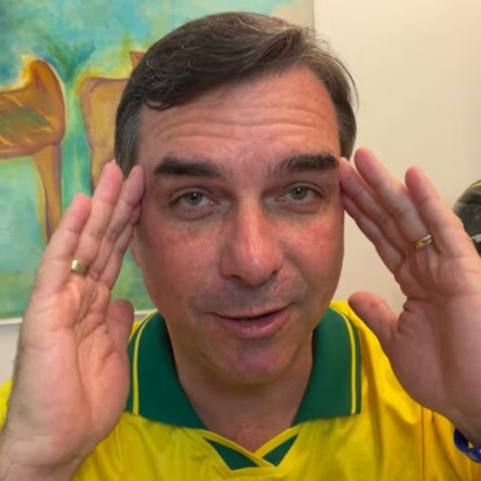 republiqueBRA's tweet photo. 🚨 🚔 EITA! Aliados de Flávio Bolsonaro temem, nos bastidores, que o ministro André Mendonça (STF) AUTORIZE uma operação de busca e apreensão contra o presidenciável no âmbito do Caso Banco Master; o principal temor é que a operação aconteça já durante a campanha eleitoral. https://t.co/bwd1SmmKhP