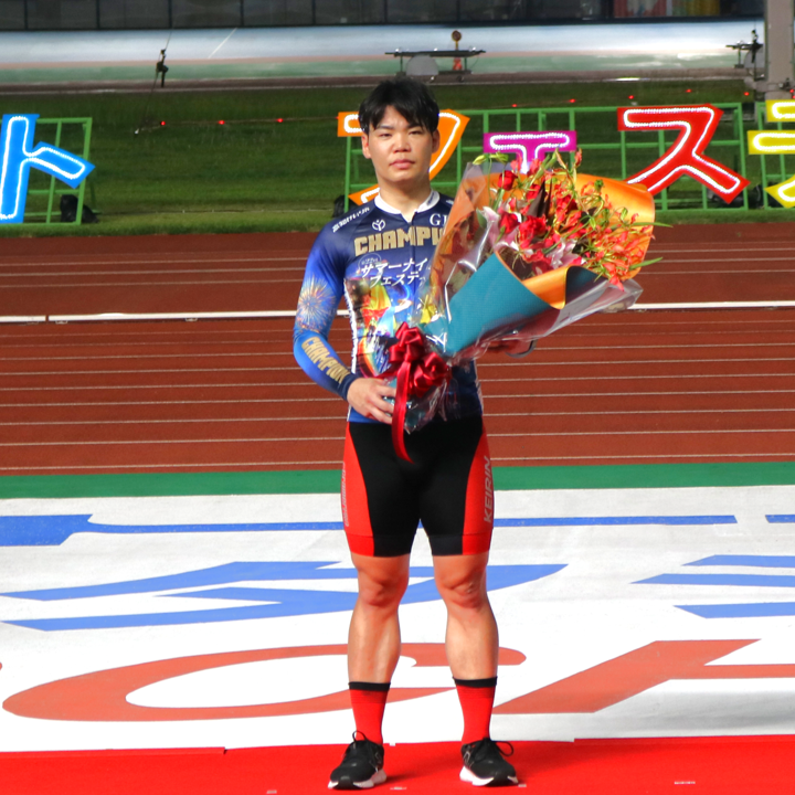 kurin_kochi's tweet photo. 「第22回#サマーナイトフェスティバル」

🏆優勝💐
　
　　#吉田拓矢 選手

優勝おめでとうございます👏

#高知けいりん #競輪 https://t.co/9EgP6UaKkQ