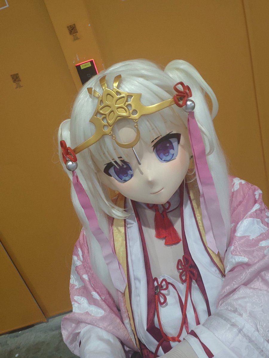 Fspuyvi's tweet photo. 萤火虫d4，灵机一动直接来了，这次出现的小意外不少（配饰爆了😭）但是对我来说集邮无疑是幸福上了，有机会跑外场玩玩，凌晨三点睡醒还是体力不支（
总之玩的挺开心的ww，元旦再战
#kigurumi https://t.co/YlPr8W48Cr