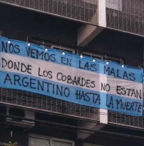 vickybermani's tweet photo. Dónde van a encontrar una Selección que se mate por sus colores? Dónde van a encontrar una hinchada que llore y se desviva por su Selección? Dónde van a a encontrar un equipo que sufra de esta manera por querer darle sólo alegrías a su país? NO TIENEN IDEA. https://t.co/k2fwbU9FJo
