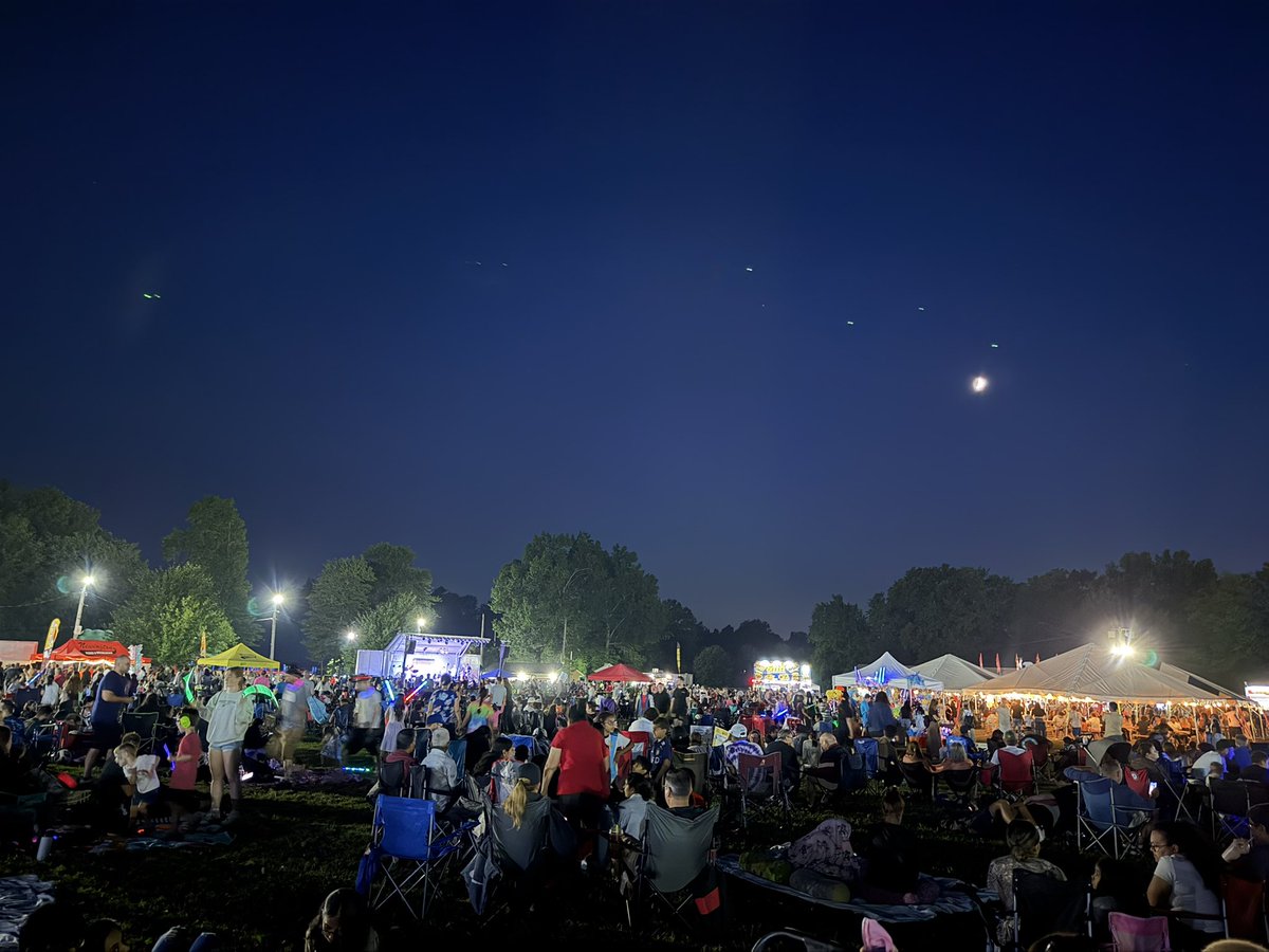 EPBAuthor's tweet photo. July 4th 2.0

Hadn’t been back for my hometown extravaganza in a hot minute. Meaning probably 30 years. After a game at Fenway in Beantown was fun to get back in time to watch Newington light up the sky 🫶 https://t.co/Q4gJPklRvb
