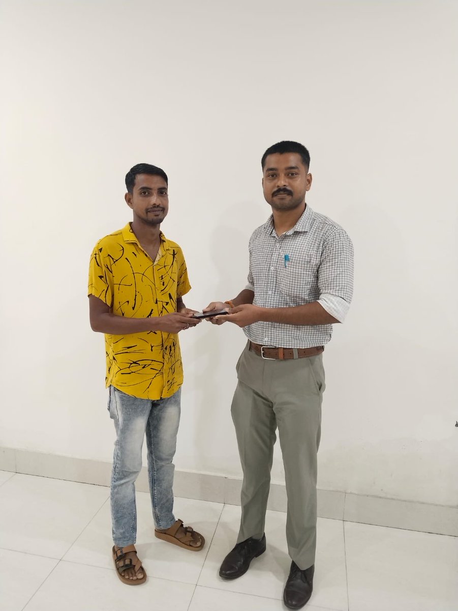AssamCid's tweet photo. “People’s smile is our smile😊”
📱A lost phone traced via CEIR portal has been swiftly recovered &amp; handed over to its rightful owner by Cyber PS, CID, Assam.
Your trust in us keeps us motivated to serve better. @DGPAssamPolice @assampolice 
#ceir #phonerecovery #assam #cyberps https://t.co/LKT1TgzFzd