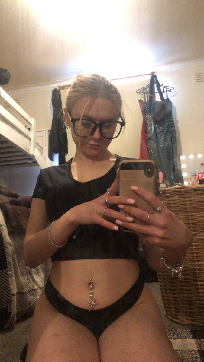 bbgodessxx's tweet photo. someone pay for my nails #prettygirl https://t.co/JiEWTqDr4r