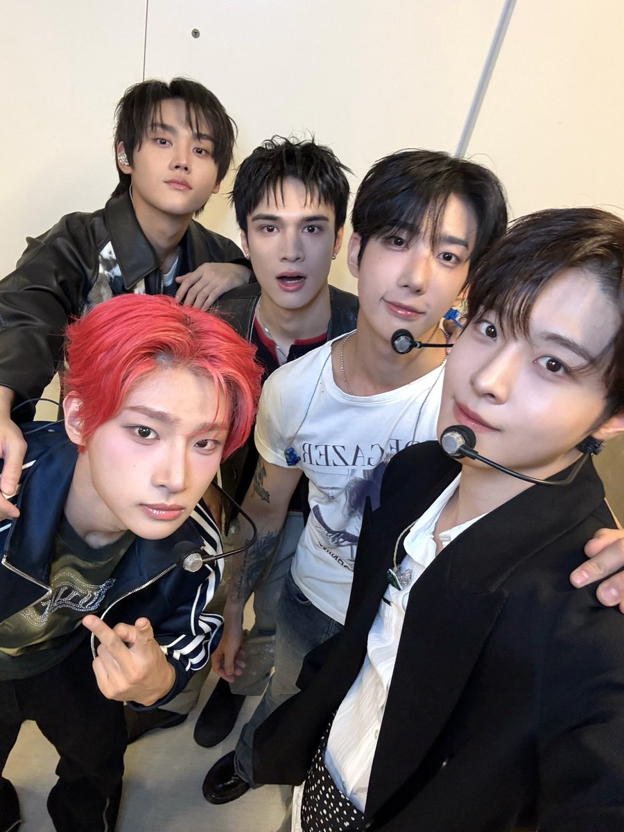 onepact_'s tweet photo. [💙_ #원팩트]

일본 공연은 어땠어??
우리는 오랜만에 다 같이 공연하니까 평소보다 더 신나서 공연했어⸜(｡˃ ᵕ ˂ )⸝ 3일 뒤 컴백도 기대 많이 해줘❤️‍🔥

#ONEPACT #원팩트 https://t.co/zr9yl34yOR