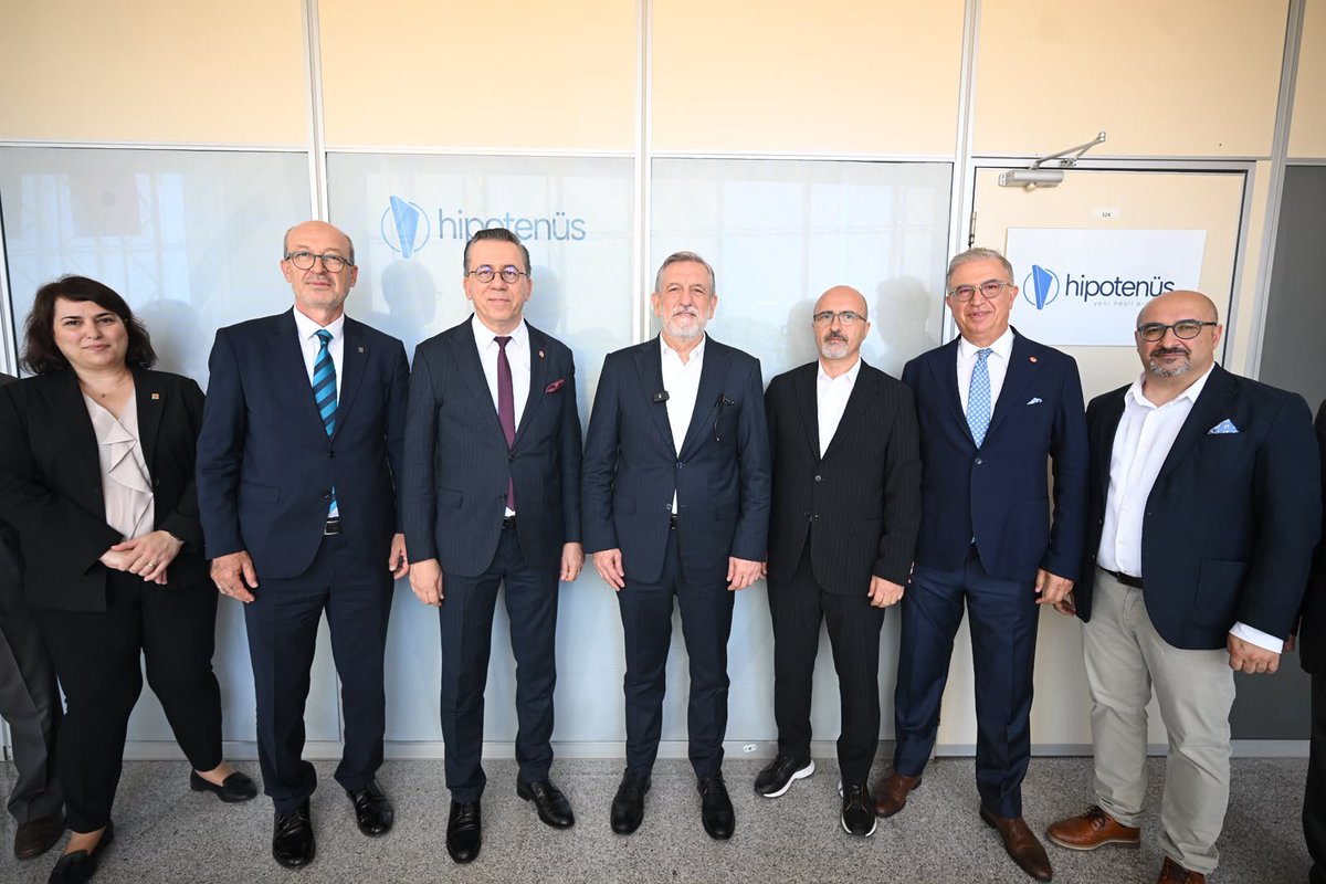 ibrahim_Burkay's tweet photo. Bursa Ticaret ve Sanayi Odası olarak teknolojide yaşanan dönüşümü yakından takip ederken, Bursa’nın bu değişimin takipçisi değil yön veren şehirlerden biri olması için çalışmalarımızı kararlılıkla sürdürüyoruz. Bu hedef doğrultusunda ULUTEK HIVE, TEKNOSAB Data Center, TEKNOSAB Teknopark, girişim sermayesi yatırım fonları ve nitelikli insan kaynağımızın gelişimine yönelik projelerimizle Bursa’nın teknoloji odaklı kalkınmasına katkı sunmaya devam edeceğiz.

2030 Vizyonumuza katkı sağlayan, kıymetli görüşleriyle çalışmalarımıza yön veren ve destekleriyle bizlere güç katan tüm dostlarımıza teşekkür ediyorum.