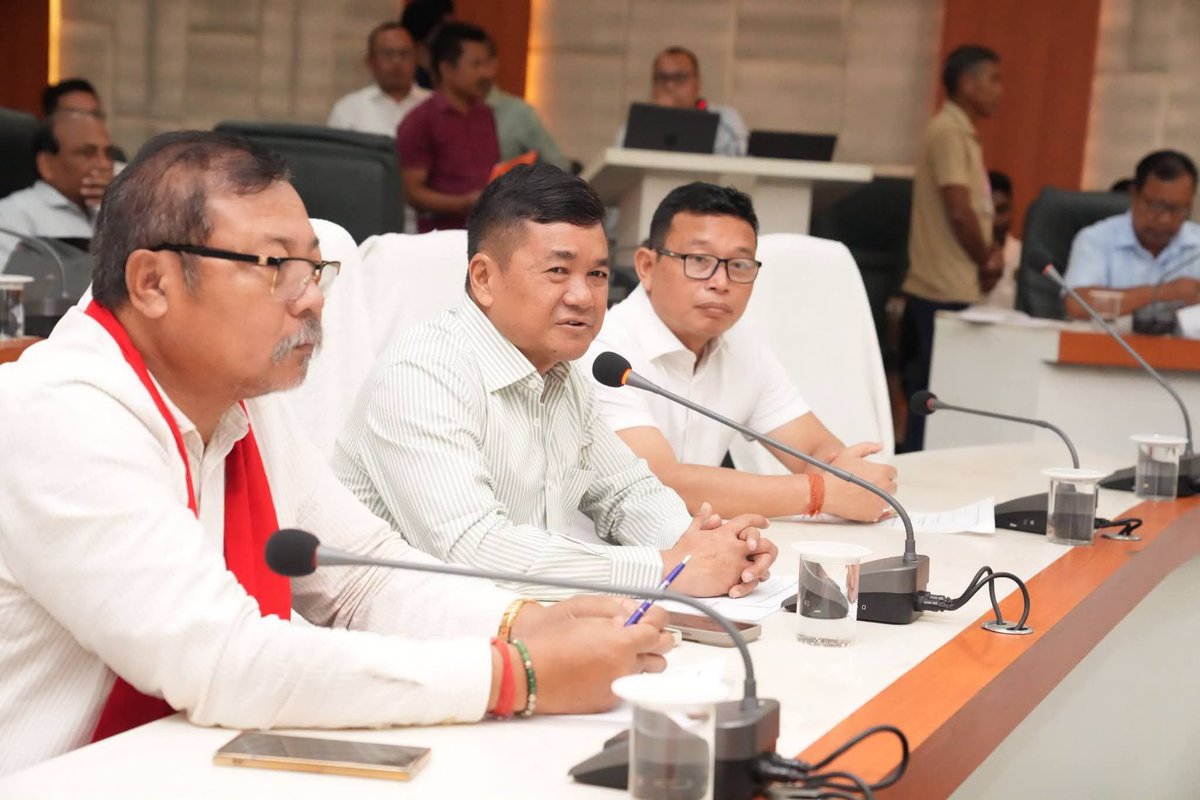 TuliramRonghang's tweet photo. I held a review meeting on Revenue collection, and on several Departments under the jurisdiction of Karbi Anglong Autonomous Council.

@himantabiswa DrHabbeyTeron @SurjyaRongphar @Lunsing_Teron @Niso_Terangpi @CMOfficeAssam
#KarbiAnglong https://t.co/JBG5ZfZOd0