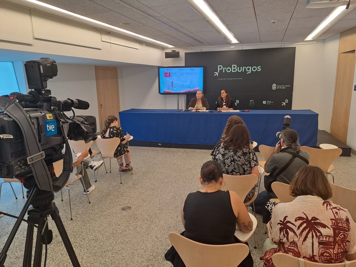 forumevolucion_'s tweet photo. ¡Nos preparamos para recibir un evento científico de trascendencia internacional! 

Del 16 al 20 de septiembre, el #forumevolucionburgos acogerá la 16.ª edición del congreso anual de la European Society for the Study of Human Evolution (ESHE), reuniendo a 400 especialistas de todo el mundo 🧬

Organizado por el @CENIEH con la colaboración de @Proburgosviva, este encuentro situará a nuestra ciudad y al Fórum en el epicentro de la investigación científica global sobre los orígenes de nuestra especie.

Será la edición más ambiciosa en la historia del congreso, batiendo récord con más de 80 comunicaciones orales y 200 pósteres científicos sobre paleoantropología, paleogenética y arqueología; además de contar con la participación de más de 400 personas de todo el mundo.

Será un orgullo acoger a la comunidad científica internacional y dar la bienvenida a todos los congresistas! 🤝