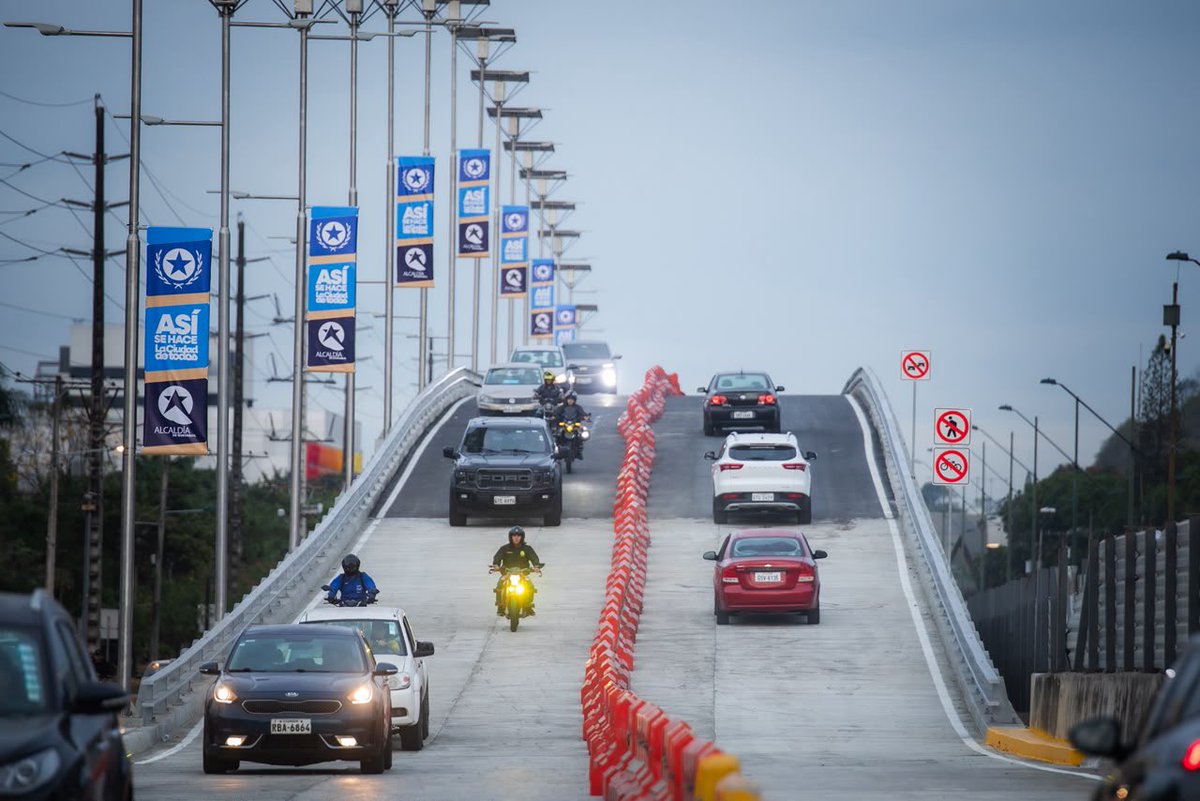 taticoronelf's tweet photo. Lo hicimos. Hoy, 06H00 estuvimos inaugurando el primer tramo del paso elevado de Av Del Bombero. 

Pero hoy no solo habilitamos la primera estructura. Paralelamente, iniciamos la construcción de la segunda.

El proyecto contempla también la intervención en Cimas del Bim Bam Bum con estudios ya hechos, ampliación de carriles en Av. Rodriguez Bonin y Vía a la Costa, además de la optimización de Av Barcelona.

Cumplimos💙 Que viva Guayaquil🎉