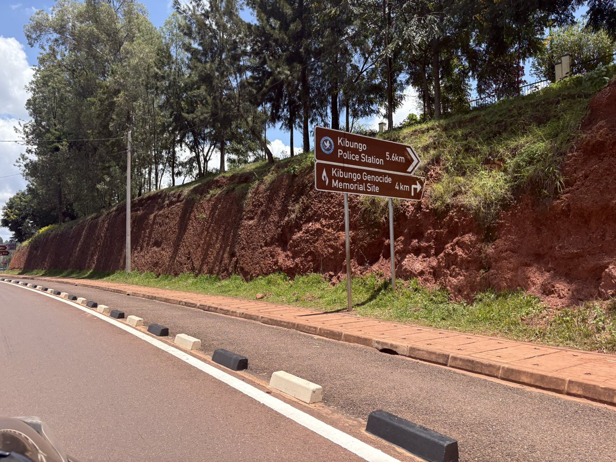 JanvierTravels's tweet photo. @ALFREDHITIMANA3 Nanjye icyo chapa mperutse kugicaho diii kivugururwe #KibungoyacuIcyeye🫶🏻 https://t.co/1yPG22vWAw