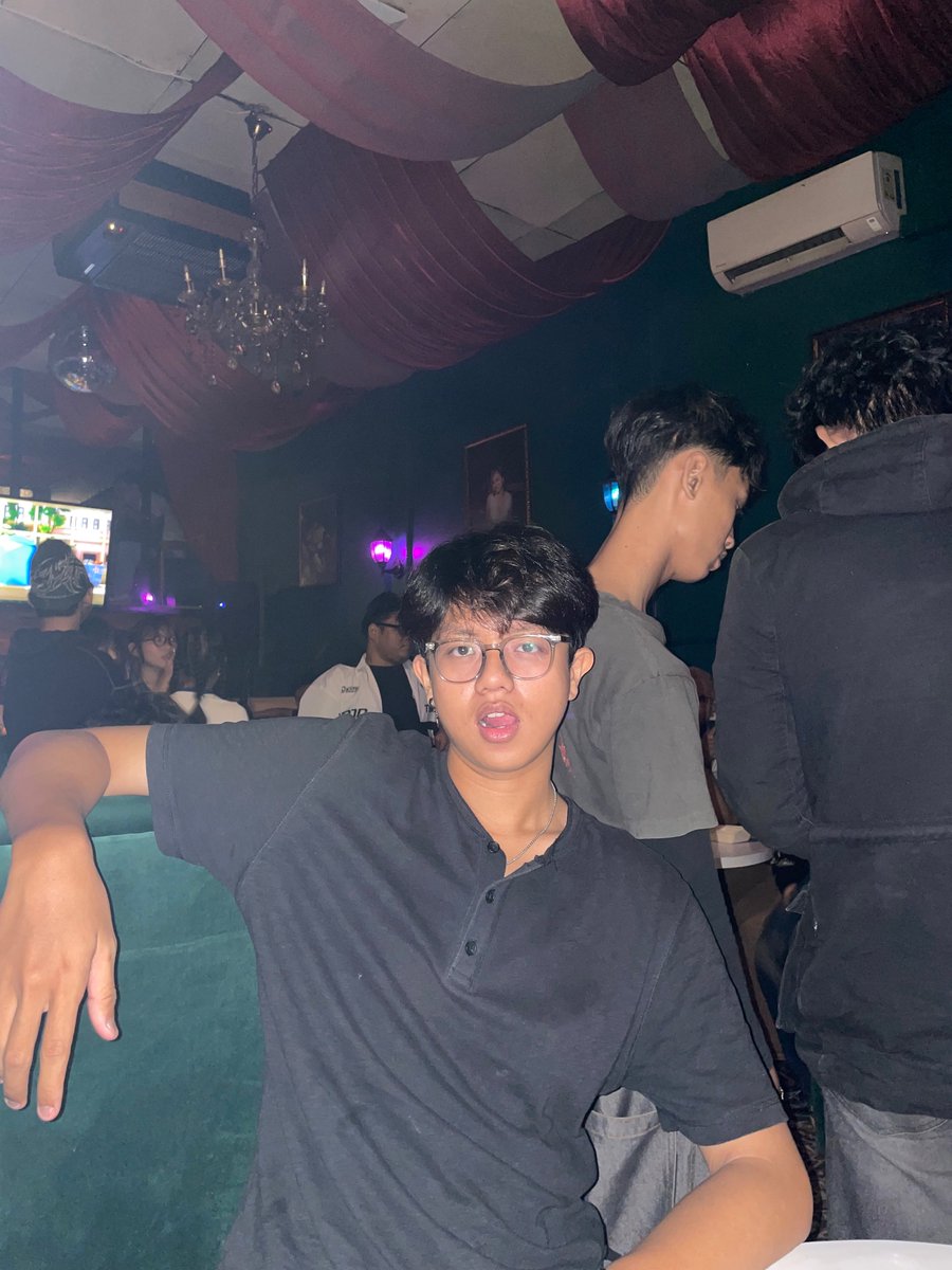 lightstries's tweet photo. Going out with a baddiee ✋🏻 https://t.co/wkGEDxRL0d