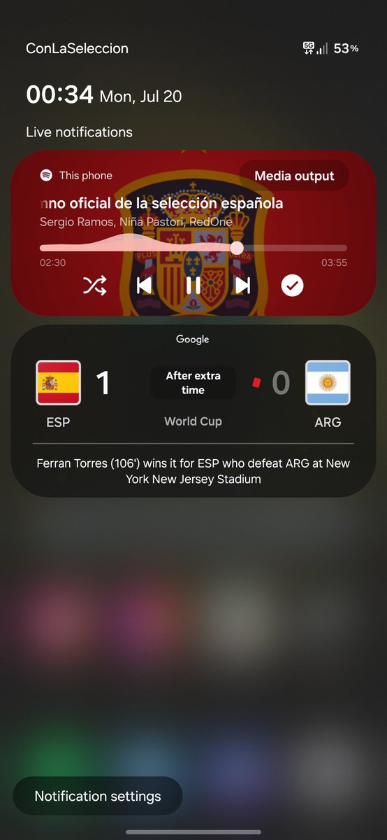 Crashh08's tweet photo. @tim_cook With samsung but supporting spain! 🇪🇸🇪🇸🇪🇸 https://t.co/dOi4gB9ypd