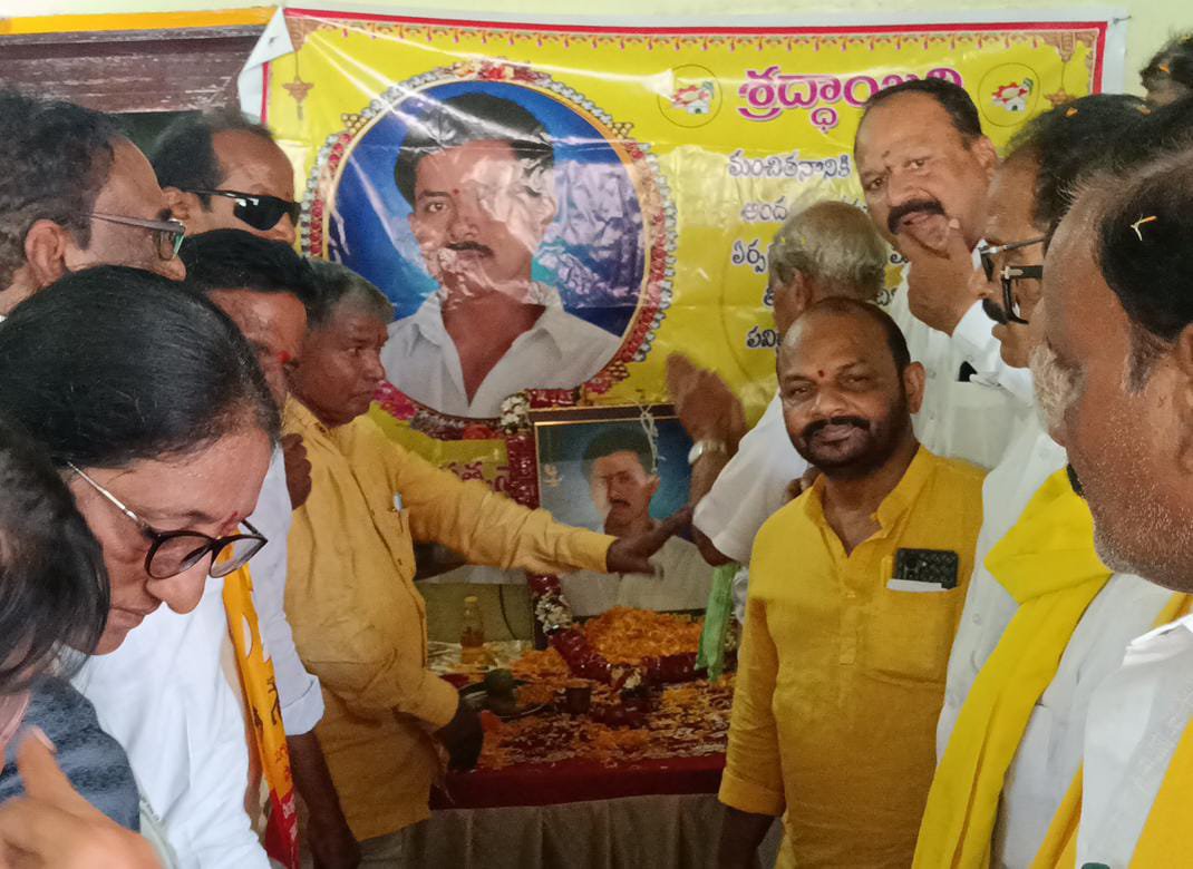 itdpts's tweet photo. *టిడిపి తెలంగాణ రాష్ట్ర నేతలు ఖమ్మం, వైరా, మధిర, నియోజకవర్గాల పర్యటన* 

ఖమ్మం జులై 20 న్యూస్ 

టీడీపీ రాష్ట్ర పార్టీ నేతలు తెలంగాణ రాష్ట్ర నాయకులు జాతీయ పోలిట్ బ్యూరో సభ్యులు షాద్ నగర్ మాజీ శాసన సభ్యులు బక్కని నరసింహులు, జాతీయ అధికార ప్రతినిధి తిరుమల తిరుపతి దేవస్థానం కమిటీ 👇 https://t.co/lrG4LFm1dS
