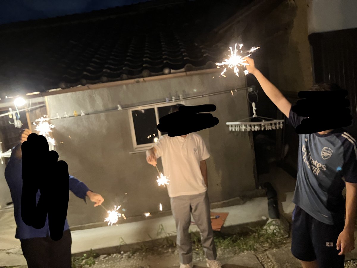 flysaaa2's tweet photo. hmm di jepang ga sampe matsuri, tapi main hanabi dikit okelah 😪🎆 https://t.co/ACwcgOQ4A2