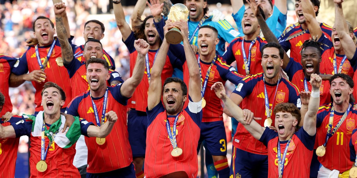 breakthelines's tweet photo. Spain's dominance in the World Cup Final wasn't an accident.

How did La Roja completely neutralize Argentina and end La Scaloneta's reign?

@ahmadgondal_ breaks down the tactical reasons behind Spain's triumph in this excellent post-match analysis.

https://t.co/RIEWQoTqp7 https://t.co/sG28vTelBi