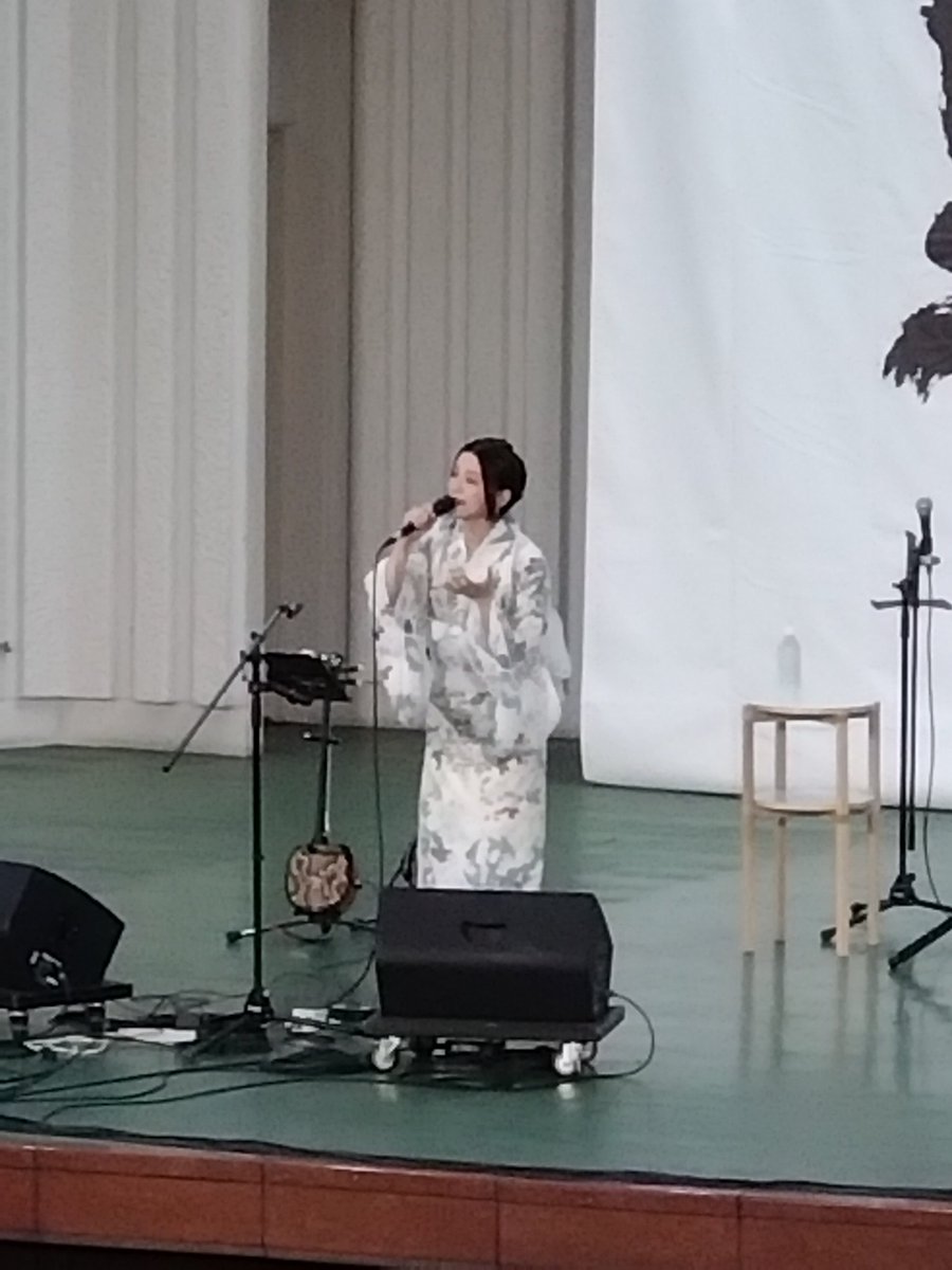 Monologize0718's tweet photo. 今日は優ちゃんの歌を聞きに、うえの夏まつり 夕涼みライブ へ
優ちゃんの歌声はいつ聞いても綺麗だな〜。写真が上手く撮れなかった💦
#石垣優 https://t.co/pf9xPw0QLN