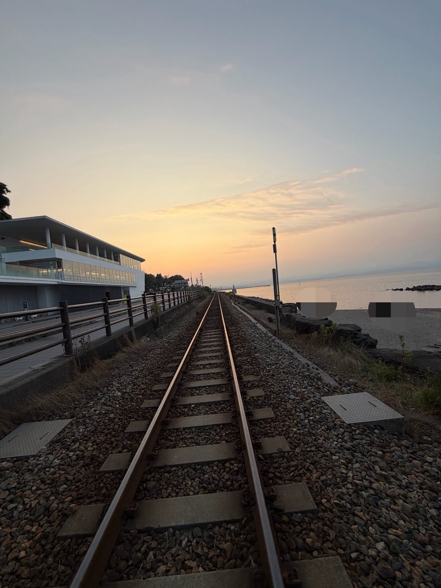 palpi_Sally's tweet photo. 富山県上陸～🚗³₃

雨晴海岸～道の駅～景色が最高🫶
海岸でウェディングフォトの撮影やってて素敵だったぁ～☺️💓

今夜は富山県で宿泊～当日予約できて良かった♡
ずっと泊まってみたかったコンテナホテルでお世話になりまーす❀.(*´▽`*)❀. https://t.co/gL11fiSKVn