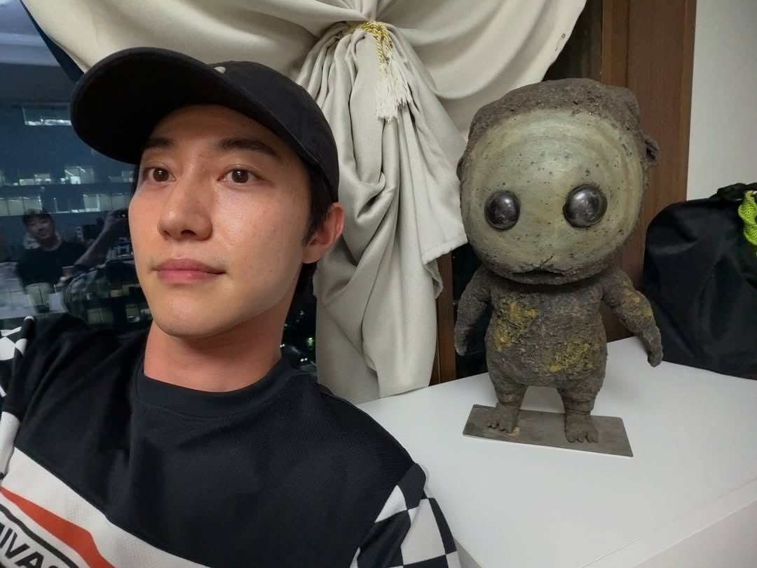 Arkwakdongyeon's tweet photo. • 🗞️ 2607020ᯓ ♡⃕ : 
قام دونقيون بنشر تحديث جديد في حسابه على الإنستقرام : " إن إدارة شؤون البلاد أمرٌ مرهق حقاً "🫅🏻 https://t.co/sAjqQOAmfT