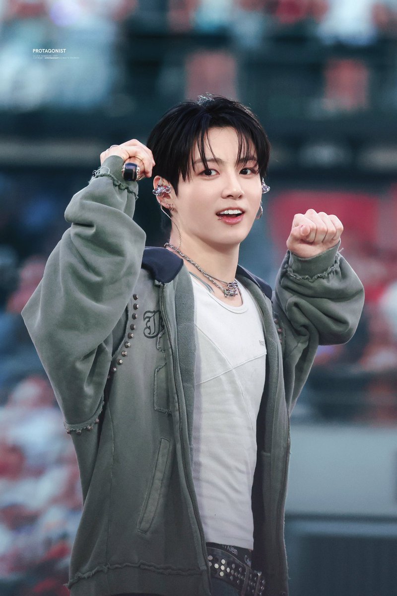 bbon_zip's tweet photo. 콩주먹 꼬옥- 쥐고 신난 강아디 너무 사랑스러워🫶🏻 #정국 https://t.co/3Zpgfhp2Dq