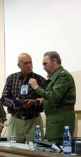 AuroraFdez19's tweet photo. Reconocimiento eterno para nuestro ministro fundador, Fernando Vecino Alegret! 
Con sus enseñanzas, dedicación y exigencia durante 30 años nos forjamos como cuadros y mejores revolucionarios.
#Cuba 
#Cubames 
#MES50Años
#FidelViveEntreNosotros https://t.co/qTlG4uNow0