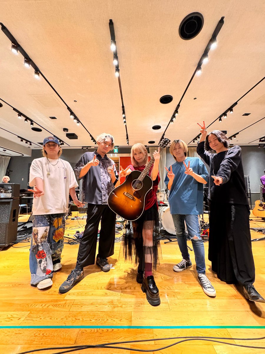 kasukekeke's tweet photo. #佐々木李子 
『 RI PATHOS LIVE in OSAKA 』

ゴリゴリにベース弾かせていただきました🎸🔥🐙
ありがとうございました！！

次は東京Zepp！！
よろしくお願いいたします！押忍‼︎

P.S.
トリコの皆様が激アツすぎて、思わずハケ際、はーとを送ってしまいました🫶
皆様ほんとに最高です。 #リコパトス https://t.co/HwmERFVftq
