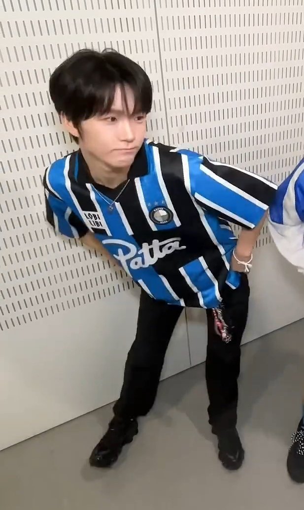 wanzzannow's tweet photo. 한번 방향바꿀때마다 귀여운척 개지려 뭔데? https://t.co/jMhrcUWbth
