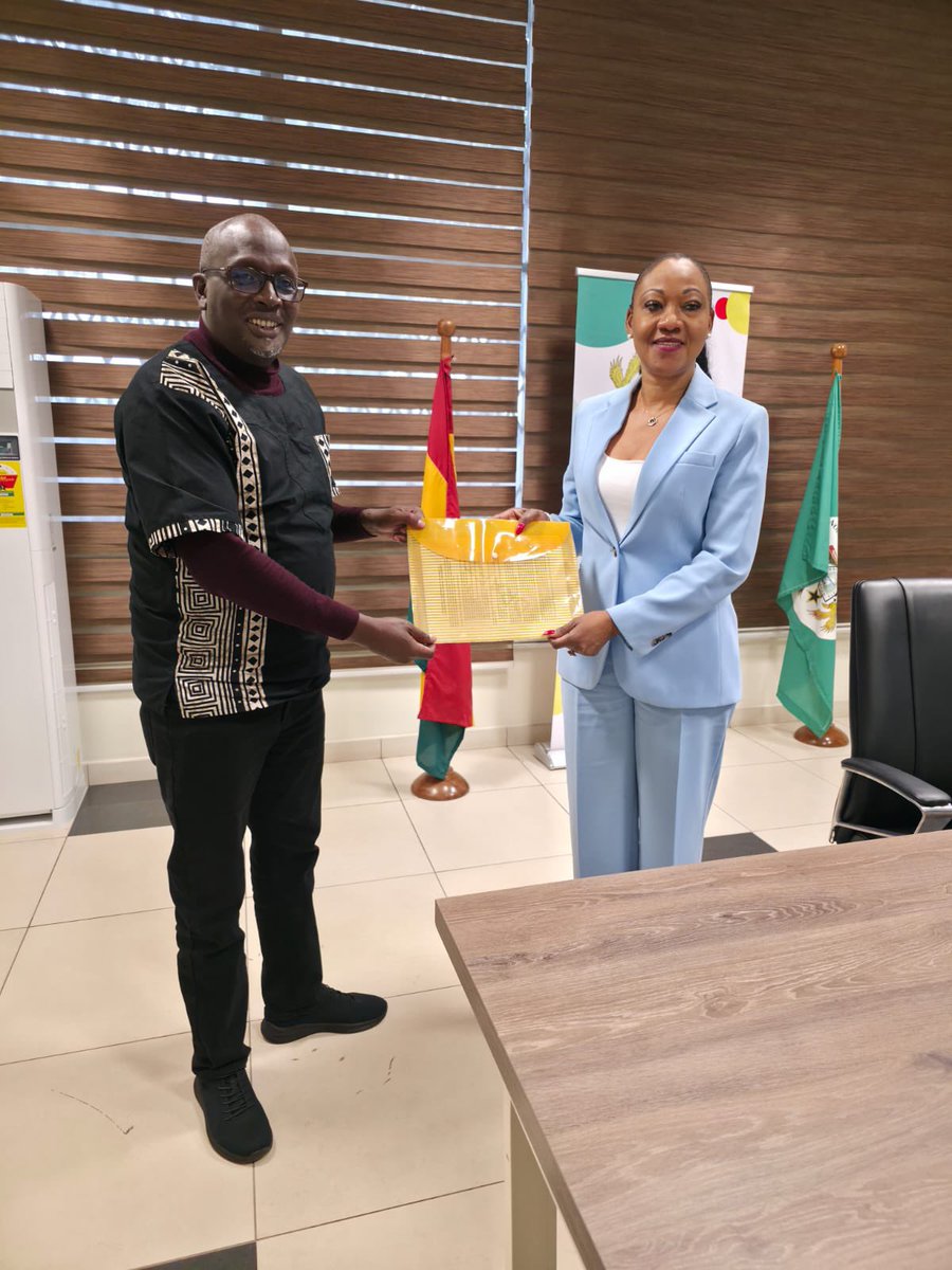 ehorn_'s tweet photo. Regional Coordinator of E-HORN, formally handed over the Working Paper on Good Practices for Accreditation of Nonpartisan Citizen Election Observers in Africa to Jean Mensah, Chair of the Association of African Election Authorities (AAEA), in Accra, Ghana.

#ElectoralIntegrity https://t.co/qMJYurTnKI