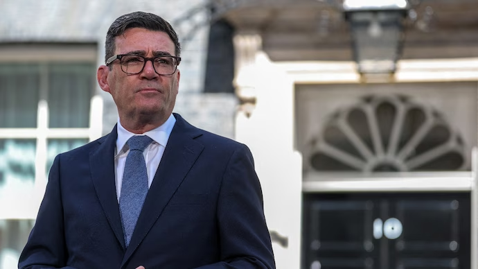 IndiaToday's tweet photo. Andy Burnham takes charge as new UK PM, vows 'circuit-breaker' moment
Read more:
https://t.co/e5oJ4W0woy
#UKPM #AndyBurnham https://t.co/YqQEviiXSB