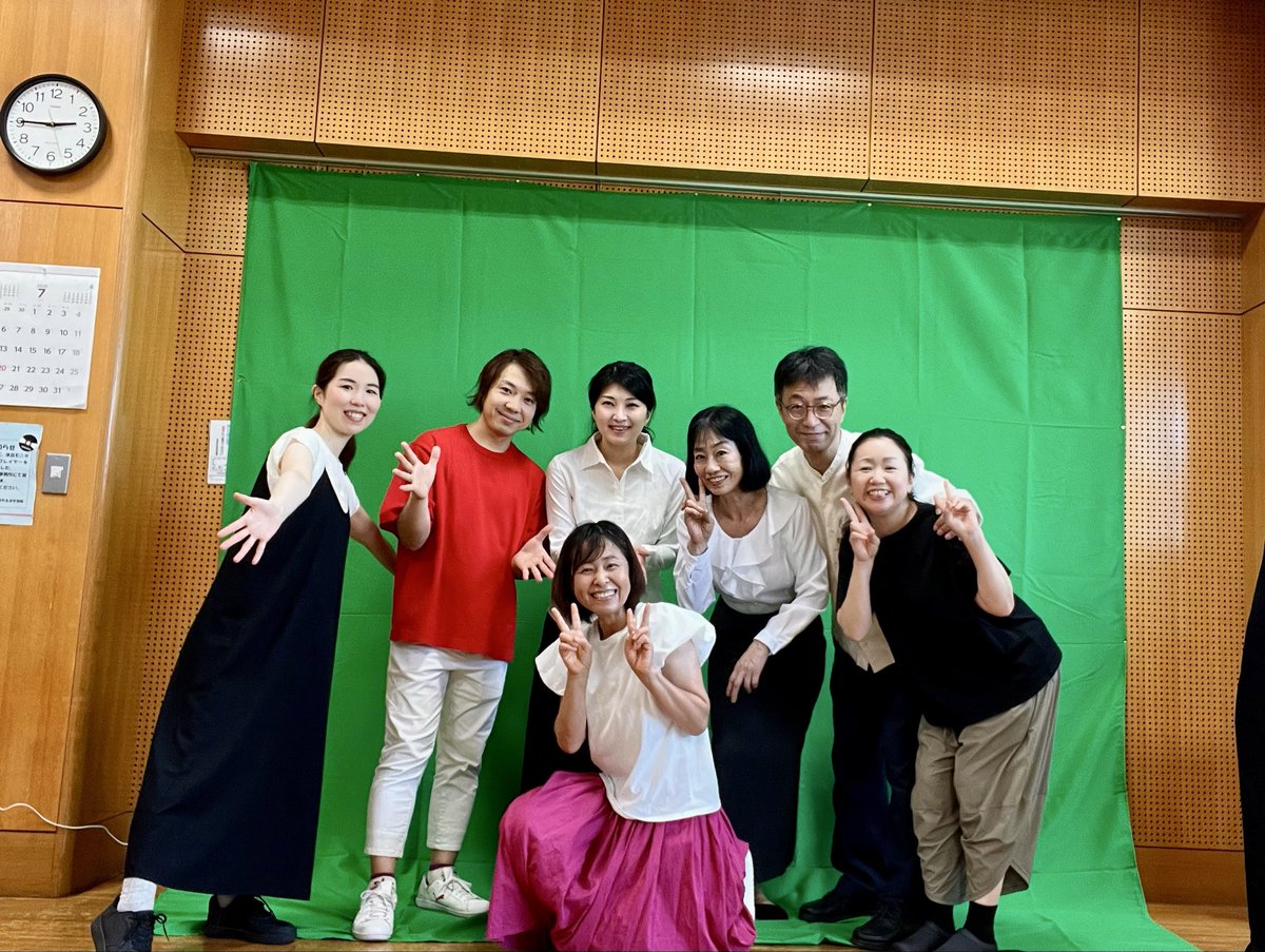 irotoridori2011's tweet photo. 毎日うだるような暑さですね〜😅💦
皆さま元気にお過ごしでしょうか？
今日は、次回公演のためのチラシ写真撮影会をしました。
次作はこのメンバーでやらせていただきます。

撮影後のオフショットより。
#演劇企画イロトリドリノハナ 
#第7回公演 
#ピアノレッスン https://t.co/14C2JdhJq2