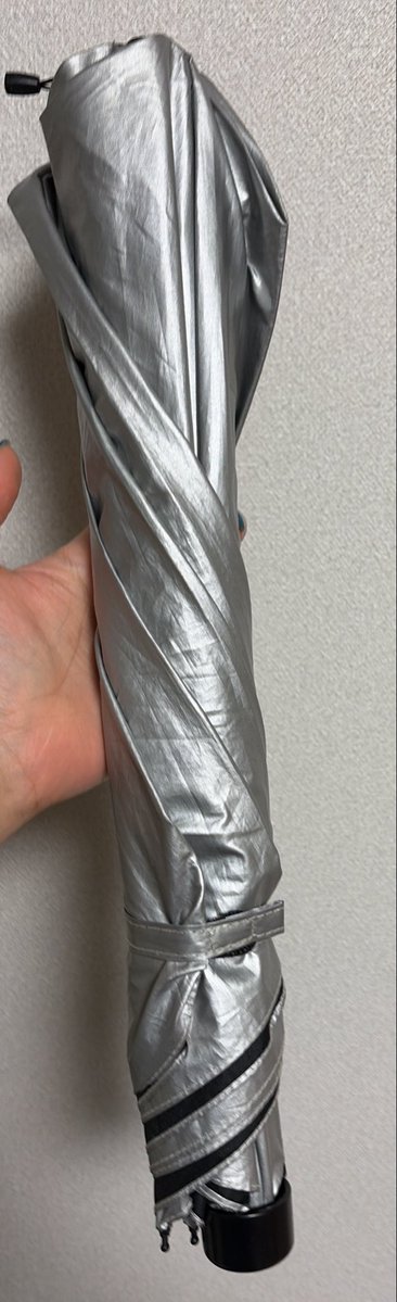 ssssaMM33's tweet photo. モンベルのはポキポキ折るのがめんどくさいので伸ばした状態でそのままバッグに入れてる。変な人が来てもすぐ殴れる様に(おい) https://t.co/t9C2UmZB2r