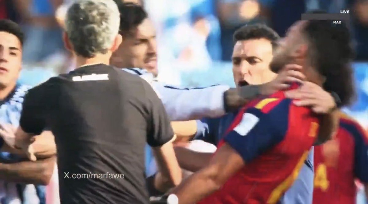 carlagaleote's tweet photo. Los casos de violencia de género aumentan después de cada partido de fútbol. 

Ayer un jugador de Argentina le cogía del cuello a un jugador de España tras perder. 

Si hacen esto ante las cámaras, en la final del mundial y con millones de personas, qué no harán en sus en casas. https://t.co/npCDw5rW3o