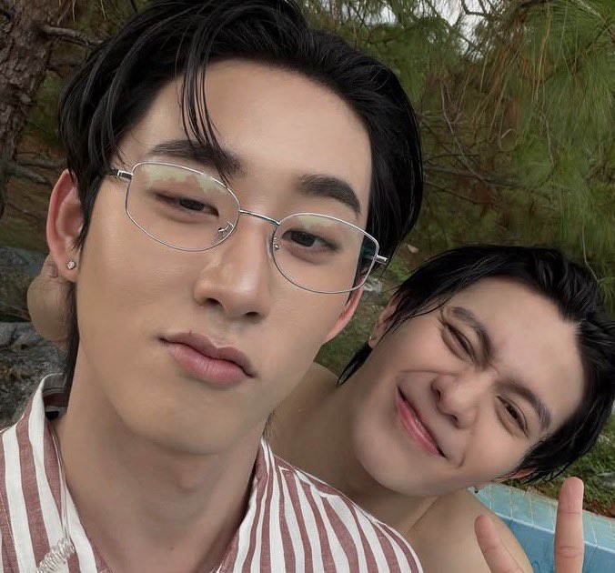 sfkkfs_'s tweet photo. แล้ววิลเลี่ยมเอสน่ารักอะไรขนาดนี้อะ 🫪🤏🏻 
มาเฟียกับมาดามคู่นี้เค้าเริ่ดเนอะๆๆ https://t.co/ZUJnhpkh1b