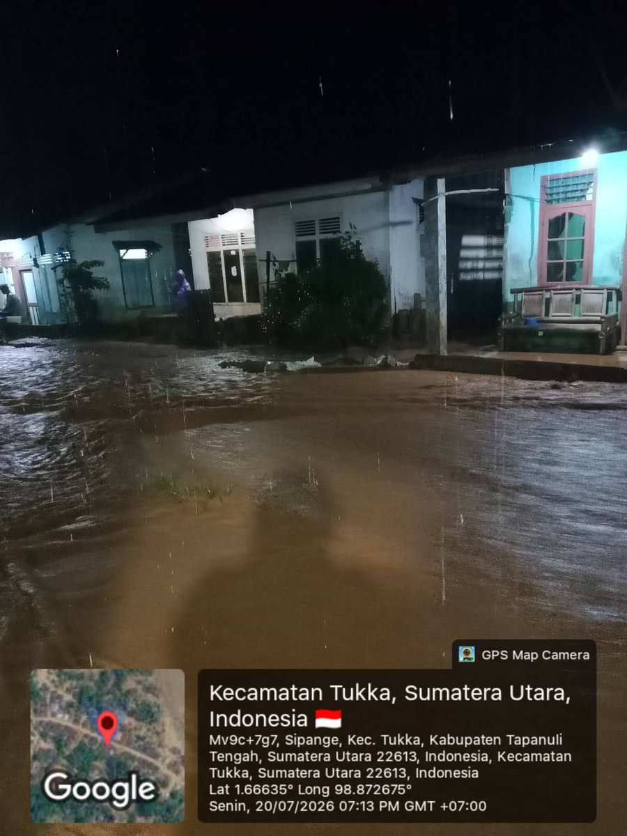 indepenSumatera's tweet photo. BANJIR DI TUKKA MALAM INI🥀

Mau sampai kapan saudara kita di kecamatan tukka dan badiri merasakan ketakutan akibat banjir ini. Disaat tidak musim hujan, kenapa tidak dilakukan pengerukan sungai, alat berat menganggur dibiarkan tidur

Semua tidur dan lalai terbuai dalam mimpi naik kelas