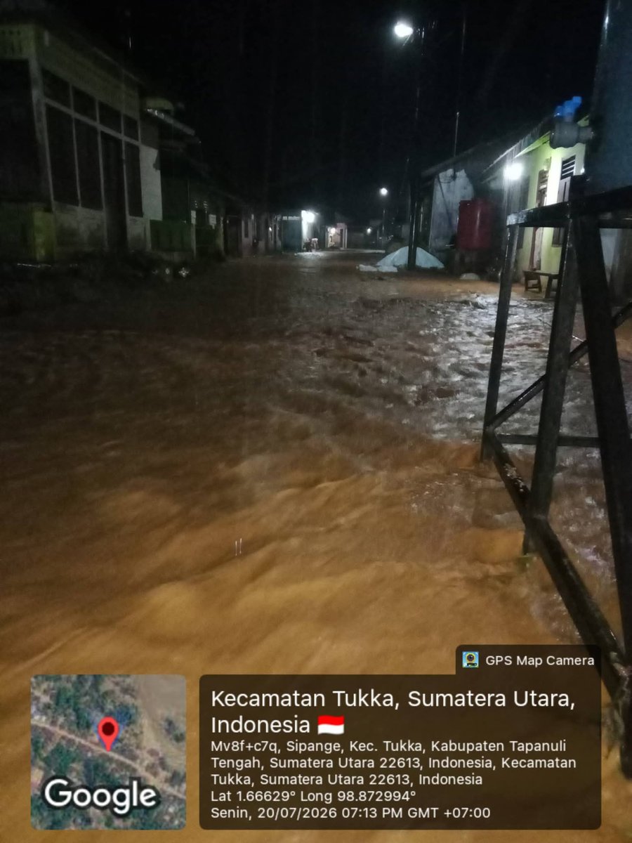 indepenSumatera's tweet photo. BANJIR DI TUKKA MALAM INI🥀

Mau sampai kapan saudara kita di kecamatan tukka dan badiri merasakan ketakutan akibat banjir ini. Disaat tidak musim hujan, kenapa tidak dilakukan pengerukan sungai, alat berat menganggur dibiarkan tidur

Semua tidur dan lalai terbuai dalam mimpi naik kelas