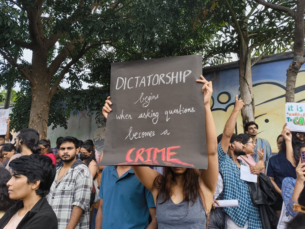 kavashivani's tweet photo. Protest in Bengaluru in solidarity with CJP demanding resignation of Education Minister Dharmendra Pradan https://t.co/WPTucTe9ph