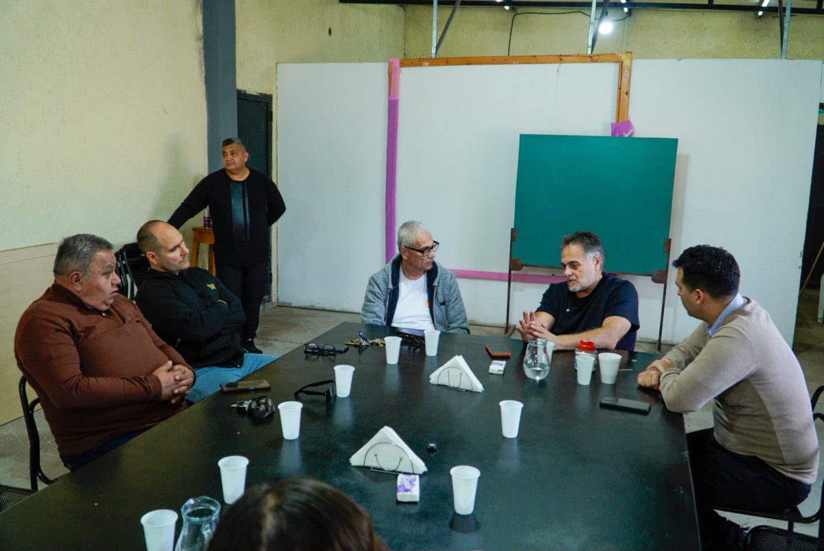 ArielPuy's tweet photo. Nos reunimos con los pastores Gustavo Guzmán, Franco Gañan y Armando Sánchez para avanzar en la regularización dominial y la escrituración de los terrenos donde se emplazan sus iglesias, ubicadas en distintos puntos de la Capital.

Estas instituciones, desde la fe, cumplen un rol fundamental en la contención, el acompañamiento y el fortalecimiento de la comunidad. Garantizar la seguridad jurídica de cada una de ellas es también reconocer su enorme aporte al tejido social y seguir ampliando derechos.