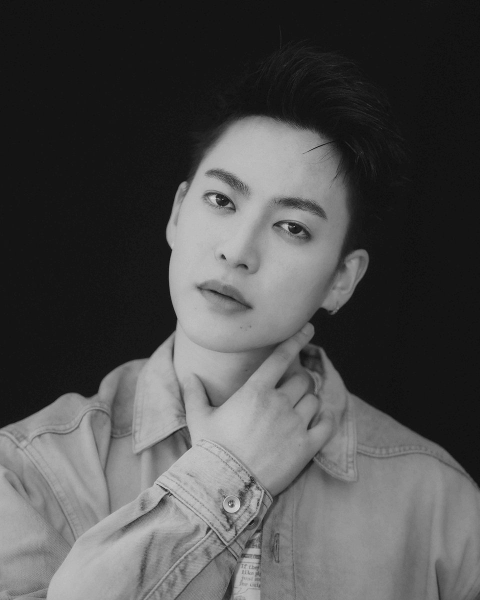 barfout_editors's tweet photo. #BARFOUT! #バァフアウト! 2026年7月号(発売中) 】

発売中の7月号に #三山凌輝 さんがご登場！お話はミュージカル『#愛の不時着』について。作品のことについて伺いつつ、今の三山さんの現在地にも迫っています。写真はアザーカット📸
@ryokimiyama0426 https://t.co/dnf0N0qDpE