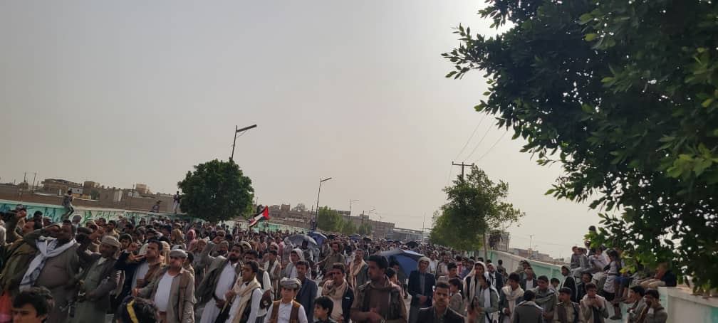 aslam1518780's tweet photo. مباشر من صعدة المواطنون يملأون الساحات فرحا بالبيان وتأييدا ودعما للقوات المسلحة https://t.co/6y2t7uaE2L