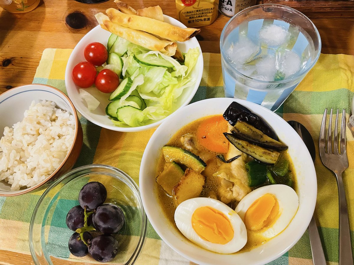 MamaObento's tweet photo. #晩ごはん
 7/20
月曜恒例ミールキット
野菜たっぷりスープカレー

サラダ

チーズスティック

巨峰 https://t.co/69GHLEDheQ