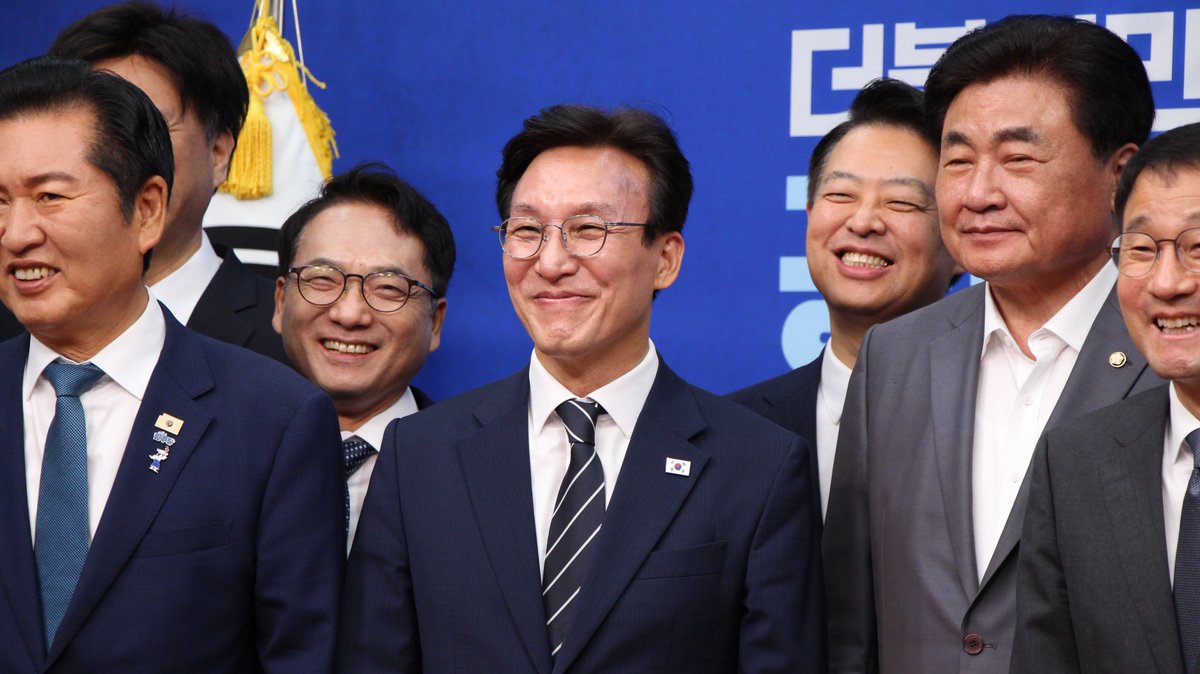 revivkms's tweet photo. 김민석 인스타에 올라온 
#초코B하인드

너무이쁘당🥹💙
https://t.co/uFMCqOGs8Y https://t.co/Qhc4EbUWYV