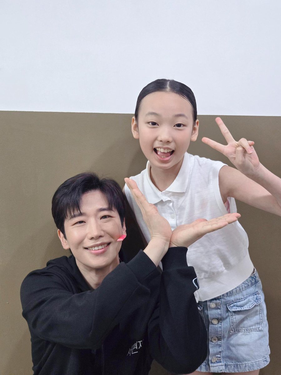 kkyoungsu_archv's tweet photo. [IG] 260720 @ yena.the 
이예나 배우님 인스타그램

아이들에게 끝도없이 다정하신 경수배우님🦦
예나와 첫공페어였던 경수배우님🦦
귀엽고 슬프고 멋있는 동호... 경수배우님🦦
공연을 볼 때마다 매번 감탄했습니다.
늘 응원하겠습니다😊

#뮤지컬 #서편제
#김경수 #이예나

🔗 https://t.co/Z81u0c3HYf