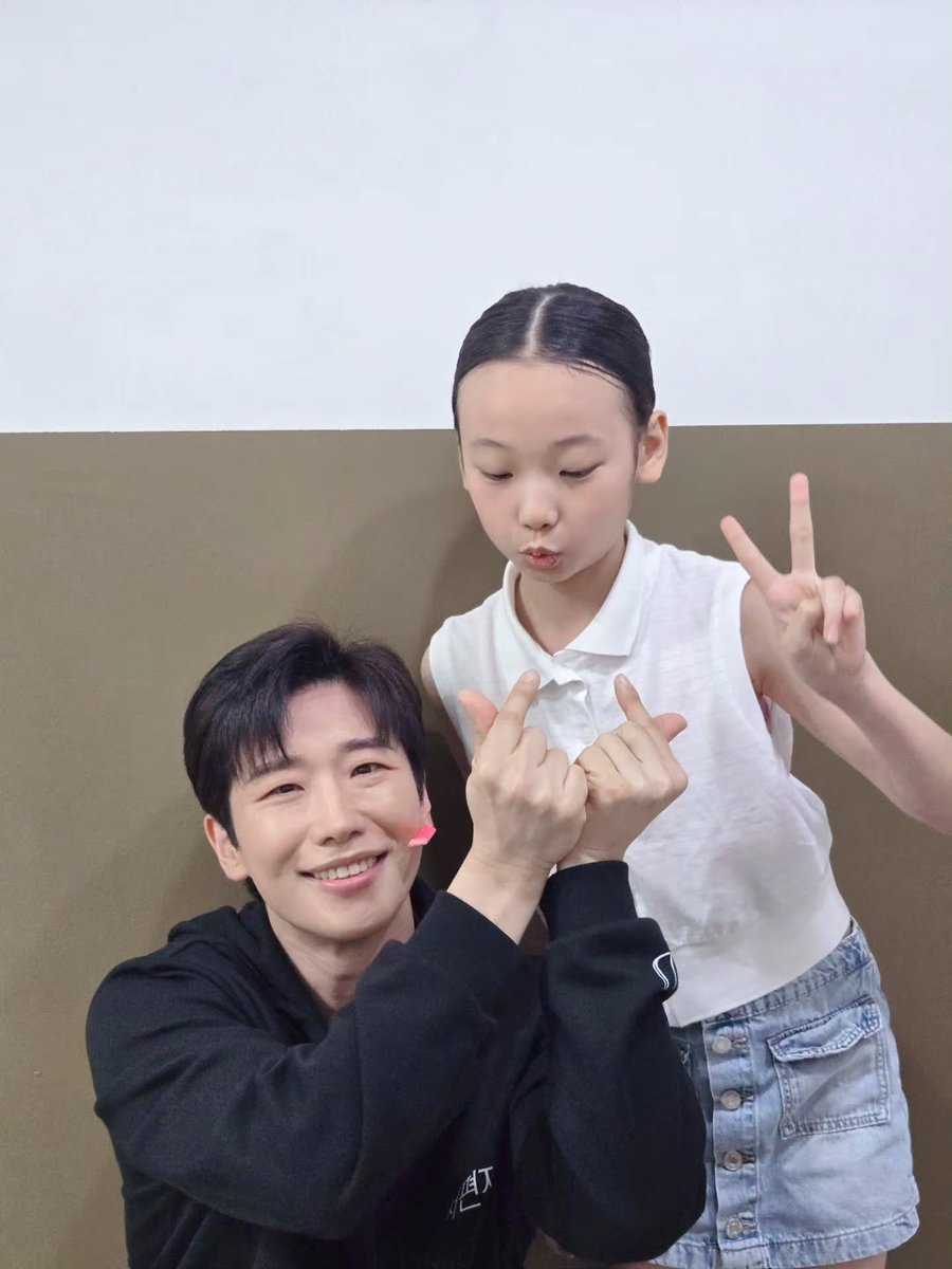 kkyoungsu_archv's tweet photo. [IG] 260720 @ yena.the 
이예나 배우님 인스타그램

아이들에게 끝도없이 다정하신 경수배우님🦦
예나와 첫공페어였던 경수배우님🦦
귀엽고 슬프고 멋있는 동호... 경수배우님🦦
공연을 볼 때마다 매번 감탄했습니다.
늘 응원하겠습니다😊

#뮤지컬 #서편제
#김경수 #이예나

🔗 https://t.co/Z81u0c3HYf
