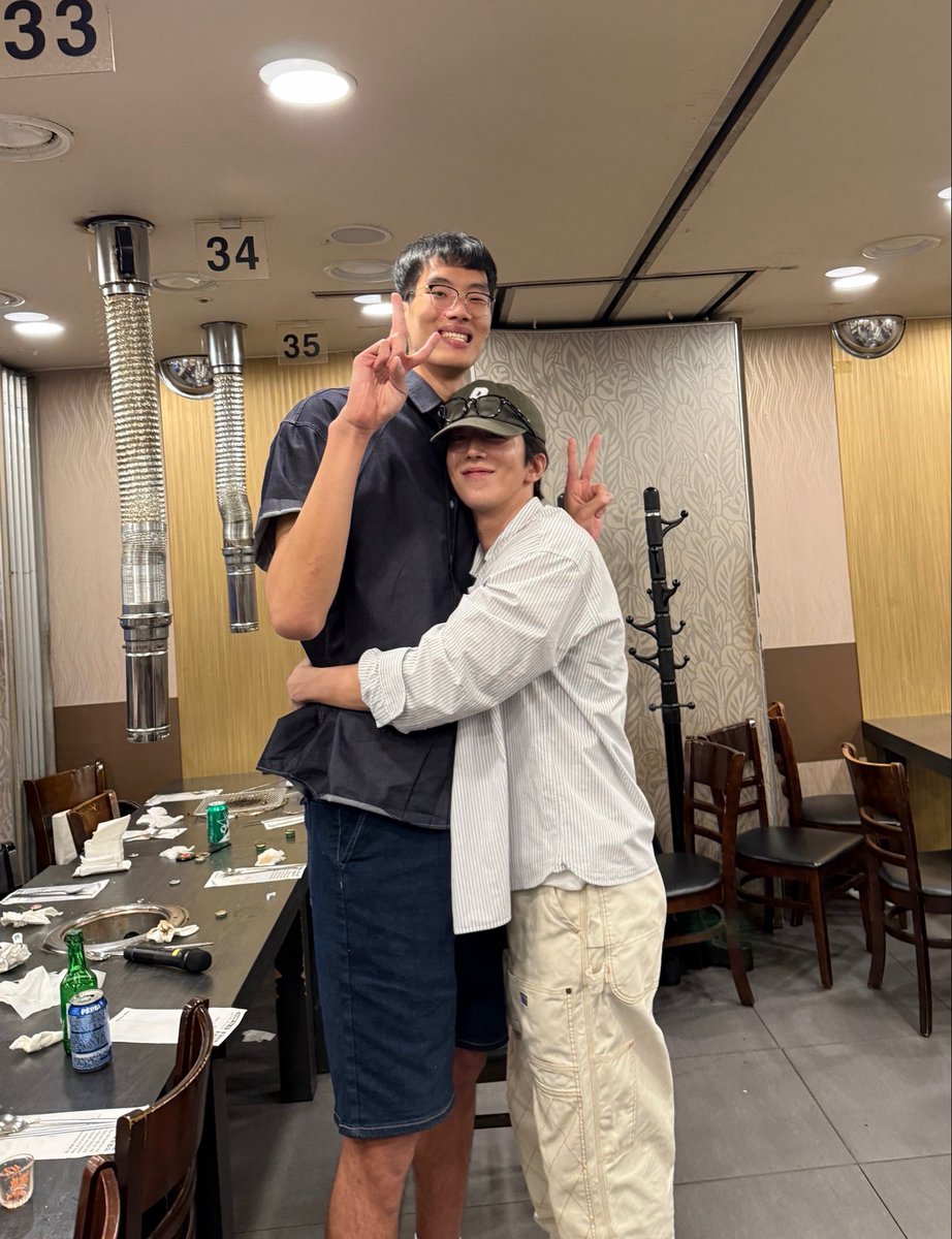 NamjoohyukTH's tweet photo. เจอแล้ว คนที่ทำให้นัมจูฮยอกตัวเท่าหนิ 🤏🏻 https://t.co/T3gqU4egKN