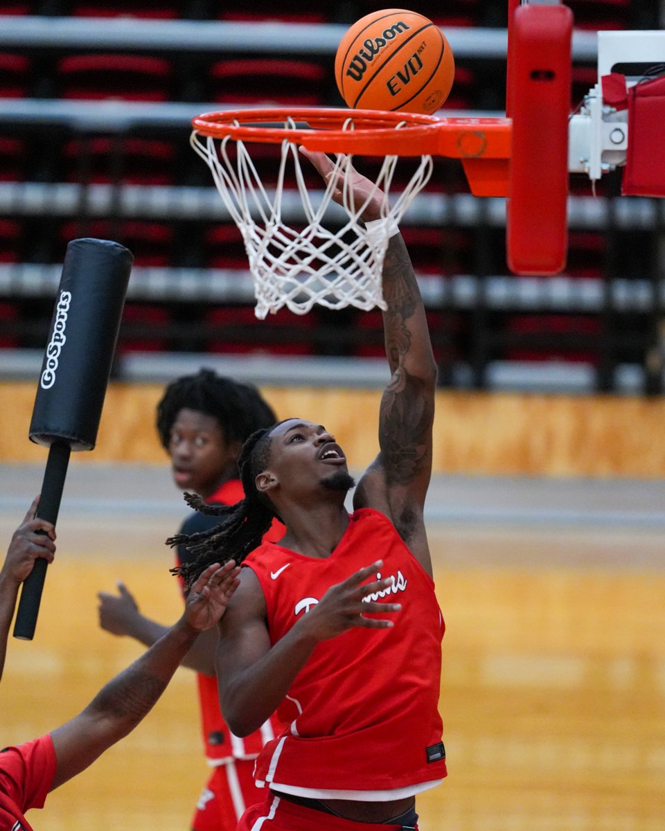 YSUMensHoops's tweet photo. New week - same mission🎯

#GoGuins https://t.co/O1lbaz2q7O