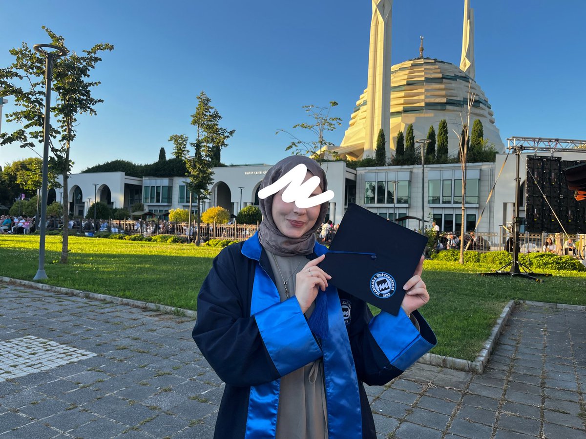 miroirderay's tweet photo. Okul da tamam, o kul da 😌🧿🎓 https://t.co/wYdPs1eQt7