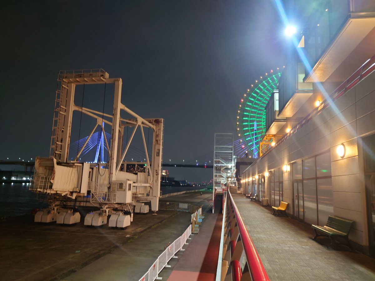 satchmo381's tweet photo. ふと海が見たくなった夜。
天保山の光が、静けさを照らしてた。
#被写体モデル #ポートレート #夜景 #写真好きな人と繋がりたい https://t.co/0CeJ7BQj1o