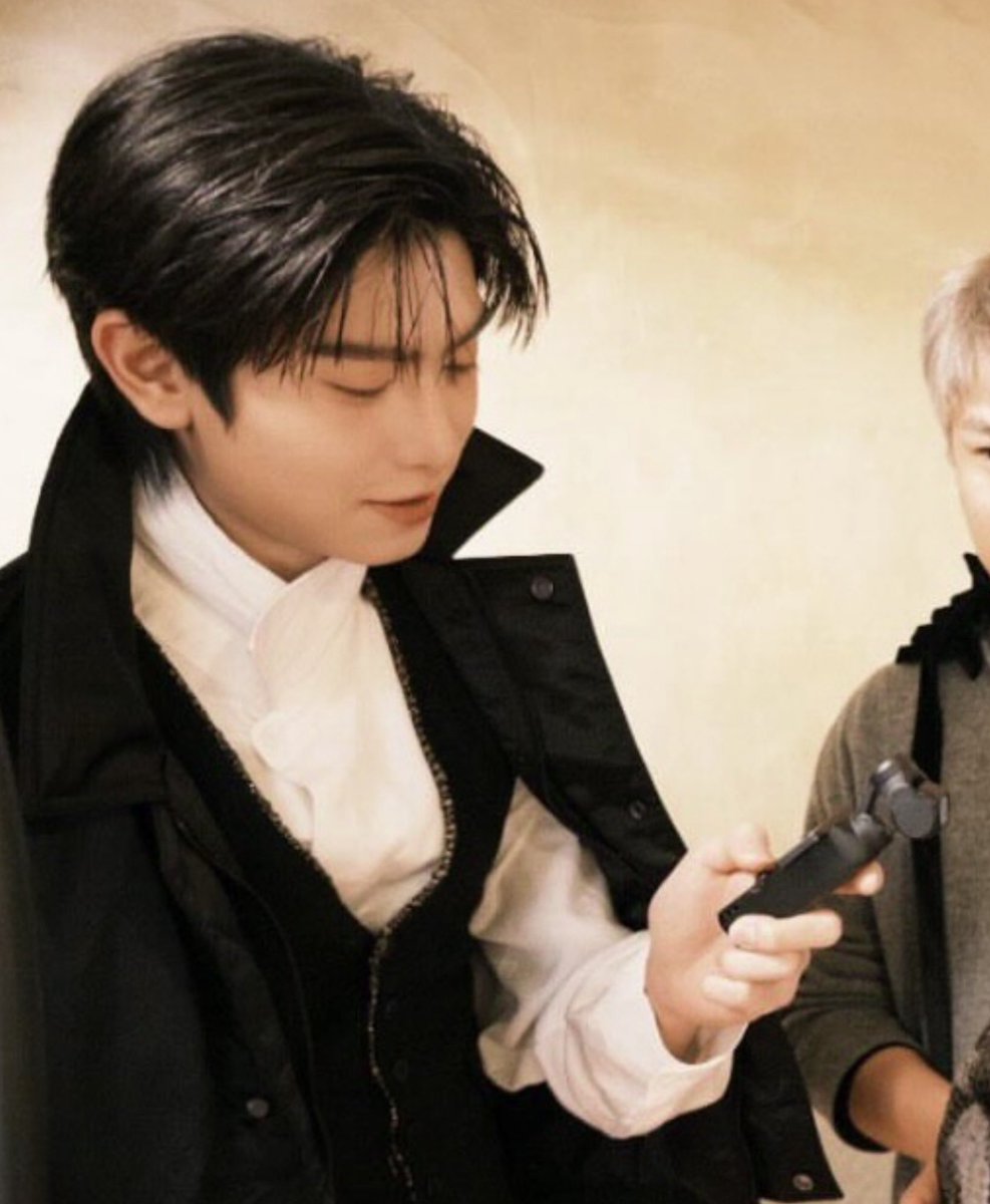jaonim818's tweet photo. โทมัสกำลังคลั่งรัก ส่วนคนที่กำลังมองแรงอยู่ จะบ้าคลั่ง5555555555 ชมน่ารักอยู่อย่างนั้น https://t.co/Lll1CQXaD2
